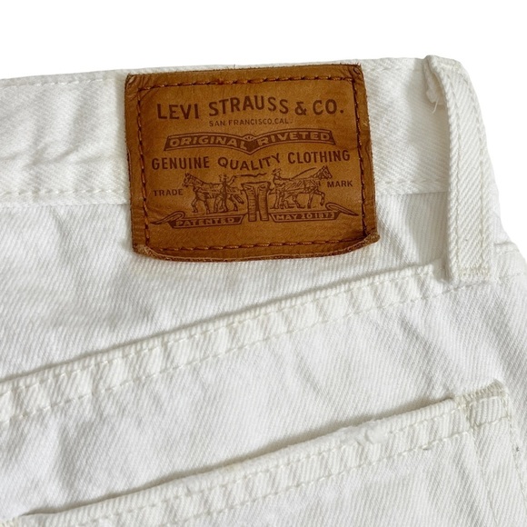Levi’s Premium Wedgie Icon Fit Ankle Cropped Ripped
Distressed 25 White - Picture 15 of 16